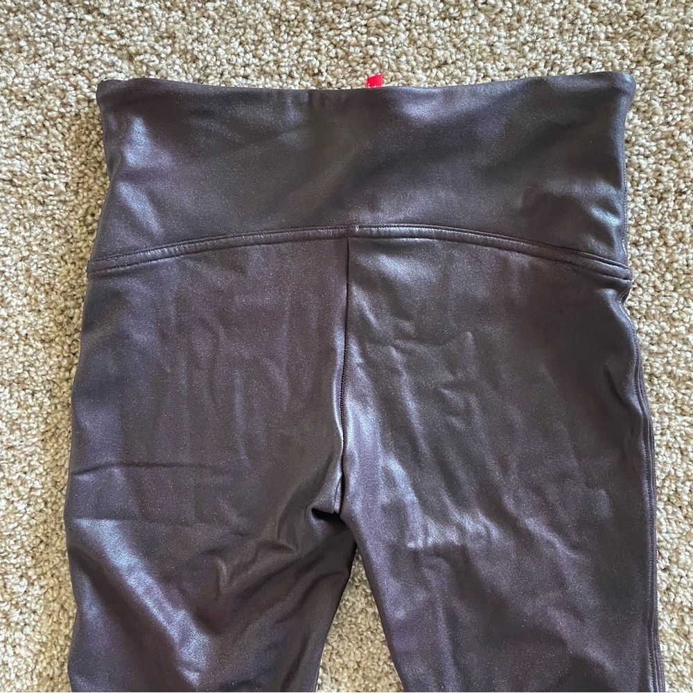 NWOT Spanx Faux Leather Leggings Women’s M Wine Purple Shine Sleek Skinny #2437 - Picture 10 of 15